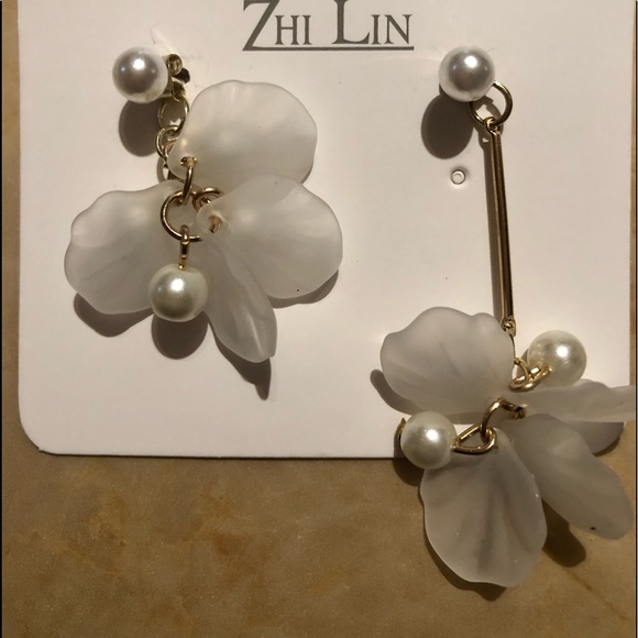 Flower Petals & Faux Pearl Drop Earrings - Picture 6 of 11